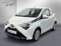Bild des Angebotes Toyota Aygo x-play,KLIMAANALGE,TEMPOMAT,DAB-RADIO,BLUETOOTH,MF