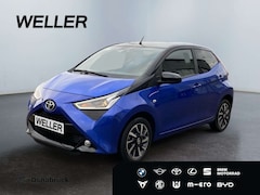 Bild des Angebotes Toyota Aygo x-final *Teilleder*CarPlay*CAM*SmartKey*PDC*