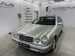 Bild des Angebotes Mercedes-Benz E 230 Limousine ELEKTR. FENSTER/SPIEGEL SCHIEBED