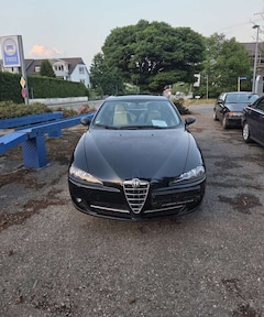 Bild des Angebotes Alfa Romeo 147 1.9 JTD 8V M-Jet - Viele Teile neu