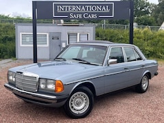 Bild des Angebotes Mercedes-Benz 240 D H-Zulassung/5-Gang/3.Hand/TÜVneu/Zentralver.