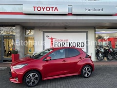 Bild des Angebotes Toyota Yaris 1.5 Automatik Style Selection  - LED, Navi, SZ
