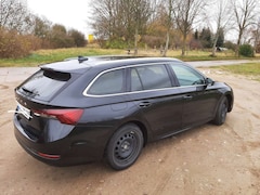 Bild des Angebotes Skoda Octavia Combi 2.0 TDI Combi Style Navi LED Kam Ambiente