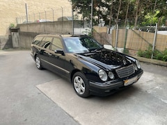 Bild des Angebotes Mercedes-Benz E 280 E-Klasse T Avantgarde 4-Matic*Automatik*Glasschiebdach