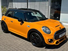 Bild des Angebotes MINI Cooper S + JCW Int.+Ext.Pkt+Navi+Klimaaut.+Pano+