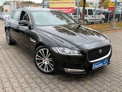 Bild des Angebotes Jaguar XF 3.0 D Prestige*PANO*LEDER*GR.NAVI*BI.XEN*VOL*