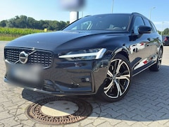 Bild des Angebotes Volvo V60 V60 B4 Plus Dark |H&K|FLED|BLIS|19"|ACC|