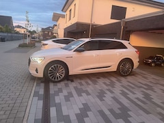 Bild des Angebotes Audi e-tron Sport Black Softclose Night HUD Pano B&O