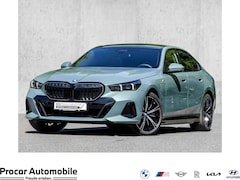Bild des Angebotes BMW 550 e xDrive M SPORT PRO+B&W+AHK+PANO+DA PROF+360°