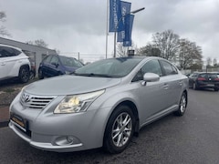 Bild des Angebotes Toyota Avensis 1,8/EXECUT/2.HD/NAVI/KLIMAAUT/R.KAM/ALU/SERV.-NE
