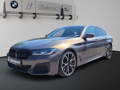 Bild des Angebotes BMW M550 i xDrive Limousine M SPORT INDIVI ALVITGRAU