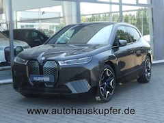 Bild des Angebotes BMW iX xDrive50 Sportpak.AHK°LASER°PANO°Bel.Massages