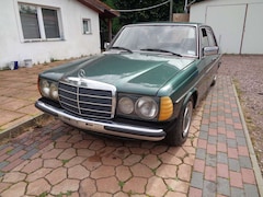 Bild des Angebotes Mercedes-Benz 230 E OLDTIMER