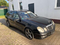 Bild des Angebotes Mercedes-Benz E 280 T CDI*Keyless*Distronic*Schiebedach*