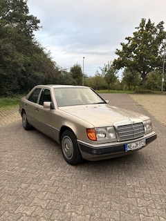 Bild des Angebotes Mercedes-Benz E 230 W 124