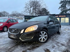 Bild des Angebotes Volvo V60 Kombi Kinetic / Navi / SHZ / Klimaautomatic