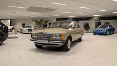 Bild des Angebotes Mercedes-Benz 200 W123 Oldtimer mit H Kennzeichen/Schiebedach