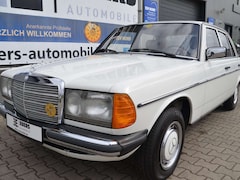 Bild des Angebotes Mercedes-Benz 230 123/230 Oldtimer H-KENNZ/TÜV !!WERTANLAGE!!