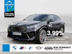 Bild des Angebotes BMW iX2 xDrive30 M-Sport Pro PANO AHK HUD 360°