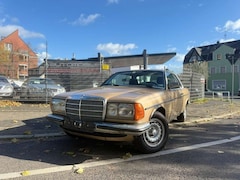 Bild des Angebotes Mercedes-Benz 230 CE 230CE*3.Hand*Scheunenfund*Klima*Tempomat*AHK