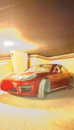 Porsche Panamera GTS PDK