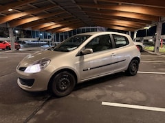 Bild des Angebotes Renault Clio 1.6 16V ESP Exception