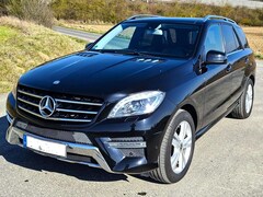 Bild des Angebotes Mercedes-Benz ML 350 ML 350 BlueTEC 4MATIC 7G-TRONIC / PANO, Airmatic / AHK / Sportpaket /AMG / 4-Matic / 8-Fach Bereift / Scheckheft MB / TOP