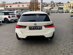 Bild des Angebotes BMW 320 i Tour M Sportpak LCI°AdLED°ACC Prof°HUP°18