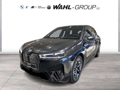 Bild des Angebotes BMW iX xDrive50 SPORTPAKET PANO LASER H/K AHK MASSAGE KLI