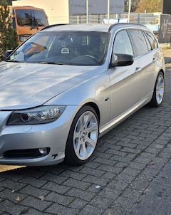 BMW 330 330d DPF Touring Aut.
