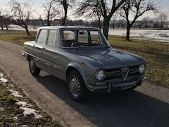 Alfa Romeo Giulia 1300 super