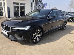 Bild des Angebotes Volvo V60 B4 Core Licht Business Paket