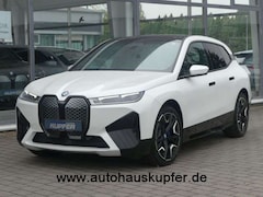 Bild des Angebotes BMW iX xDrive50 Sportpak. 22-PANO°belüf.Massage°AHK