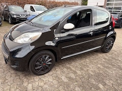 Bild des Angebotes Peugeot 107 Urban Move 5 Türen und Klimaanlage