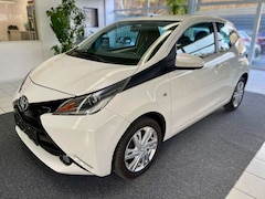 Bild des Angebotes Toyota Aygo x-play touch*RFK*USB*AUX*ZV*BREMSASSISTENT*EURO 6*