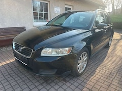 Bild des Angebotes Volvo V50 Kombi 2.4 Kinetic*AUT.*LEDER*SITZHZG*