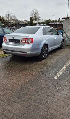 Bild des Angebotes VW Jetta 2.0 TDI DPF Sportline