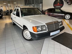 Bild des Angebotes Mercedes-Benz 260 E     aus 1.Hand,,Original-Zustand“ Oldtimer..