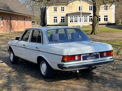 Bild des Angebotes Mercedes-Benz 200 W123 Scheckheft gepflegt, schöner Zustand!