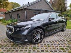 Bild des Angebotes BMW i5 eDrive 40 - 360° Kamera, HUD, Panoramadach