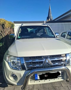 Bild des Angebotes Mitsubishi Pajero Gepflegter Mitsubishi Pajero 3.2 DI-D Intense AD| 200 PS | 1. Hand | Weiß