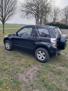 Bild des Angebotes Suzuki Grand Vitara 1.9 DDIS Black and White (3-trg.)