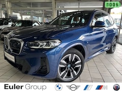 Bild des Angebotes BMW iX3 A M Sport adLED DAP ParkAss AHK-klappbar Pano Navi
