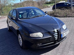 Bild des Angebotes Alfa Romeo 147 1.6 Twin Spark Distinctive