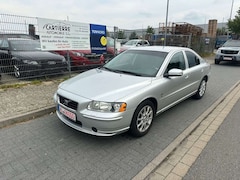 Bild des Angebotes Volvo S60 2.4 Edition *AUTOMATIK*TEILLEDER*TEMPOMAT*