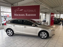 Bild des Angebotes Volvo V40 Kinetic Aut. LED Navi SHZ