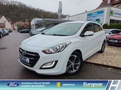 Bild des Angebotes Hyundai i30 Kombi 1.4 Ltr. Sitz&Lenkradhzg Klimaaut. PDC Temp.