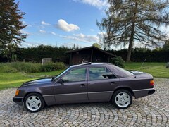 Bild des Angebotes Mercedes-Benz 250 D Sportline Klima Schiebedach 148000 Km!