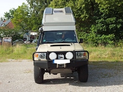 Toyota Land Cruiser HZJ78
