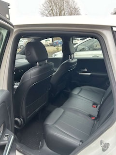 Bild des Angebotes Mercedes-Benz B 180 d 7G-DCT AMG Line